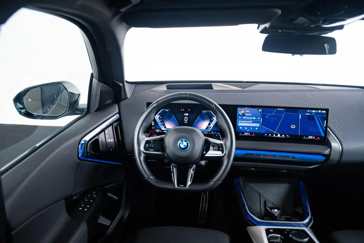30e xDrive M Sport - Trekhaak - Panoramadak - Premium Pack - Professional Pack - Sportstoelen - Parking/Driving Assistant Plus - Harman Kardon - Comfort Access - getinte Ruiten