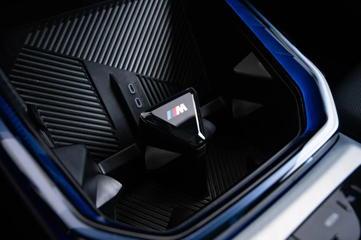 30e xDrive M Sport - Trekhaak - Panoramadak - Premium Pack - Professional Pack - Sportstoelen - Parking/Driving Assistant Plus - Harman Kardon - Comfort Access - getinte Ruiten