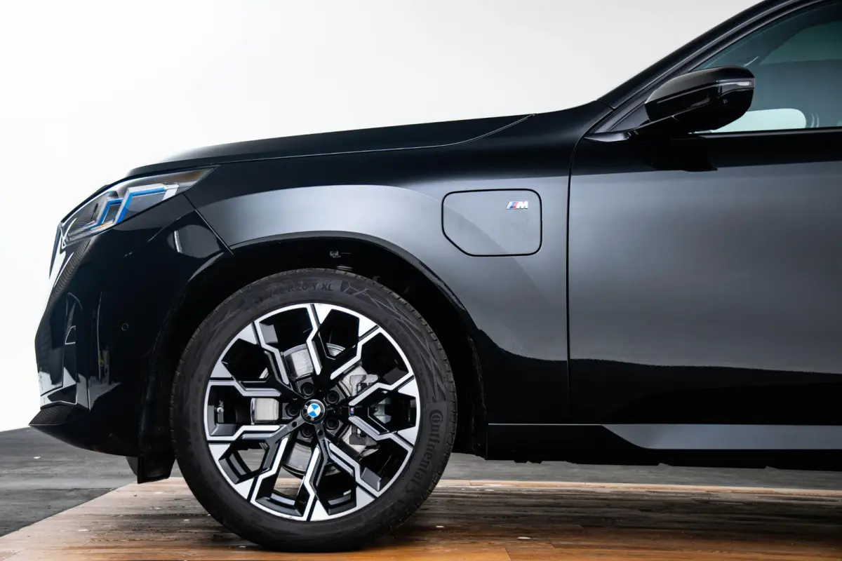 30e xDrive M Sport - Trekhaak - Panoramadak - Premium Pack - Professional Pack - Sportstoelen - Parking/Driving Assistant Plus - Harman Kardon - Comfort Access - getinte Ruiten