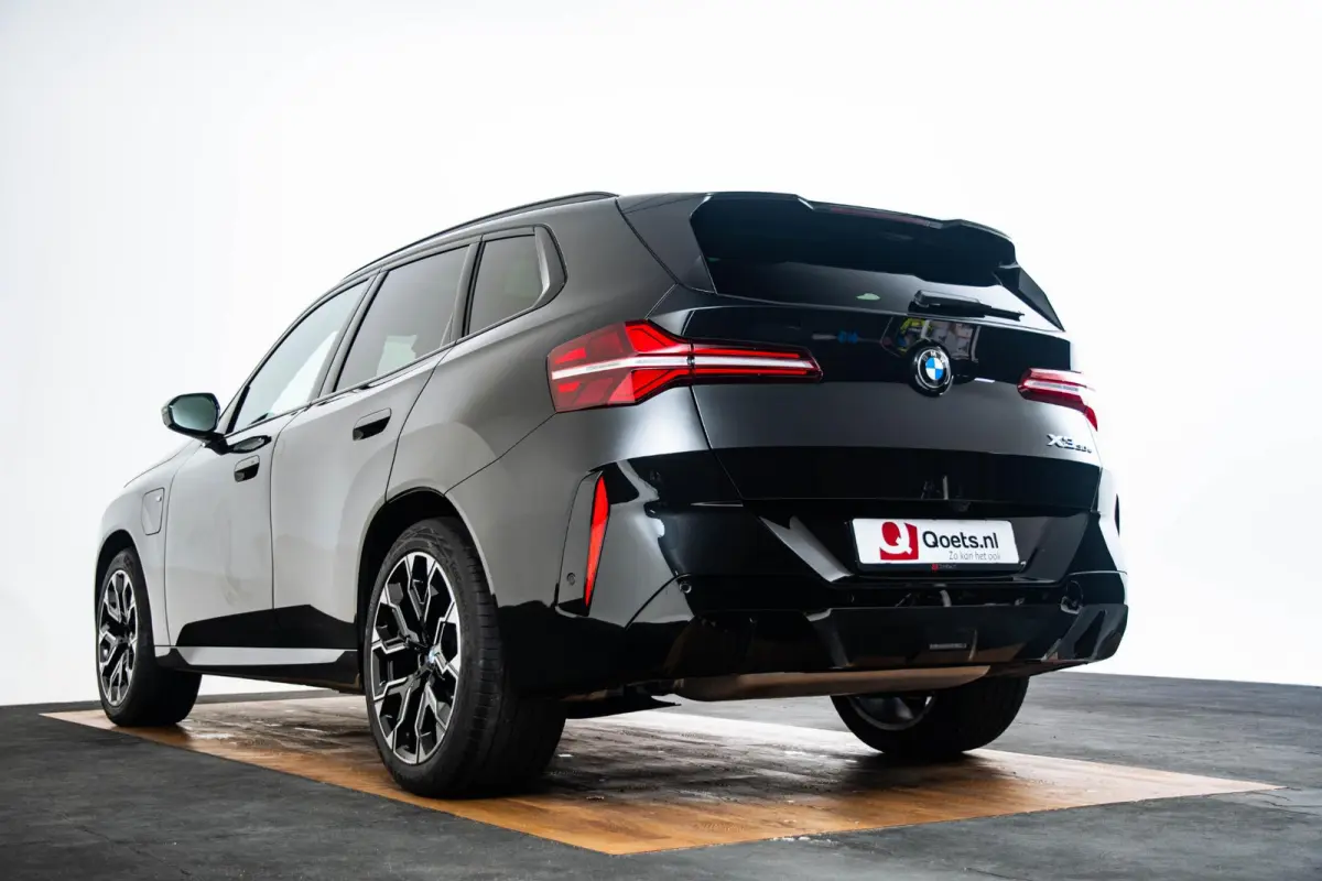 30e xDrive M Sport - Trekhaak - Panoramadak - Premium Pack - Professional Pack - Sportstoelen - Parking/Driving Assistant Plus - Harman Kardon - Comfort Access - getinte Ruiten