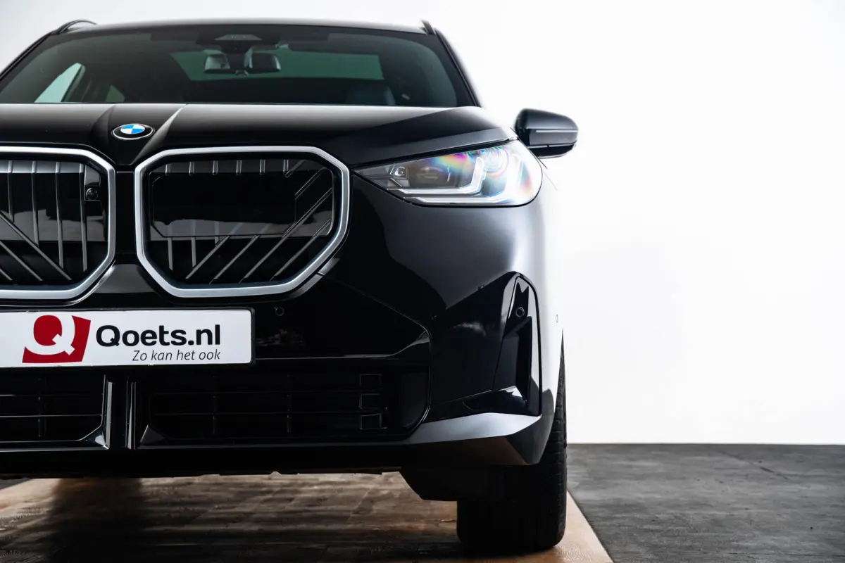 30e xDrive M Sport - Trekhaak - Panoramadak - Premium Pack - Professional Pack - Sportstoelen - Parking/Driving Assistant Plus - Harman Kardon - Comfort Access - getinte Ruiten