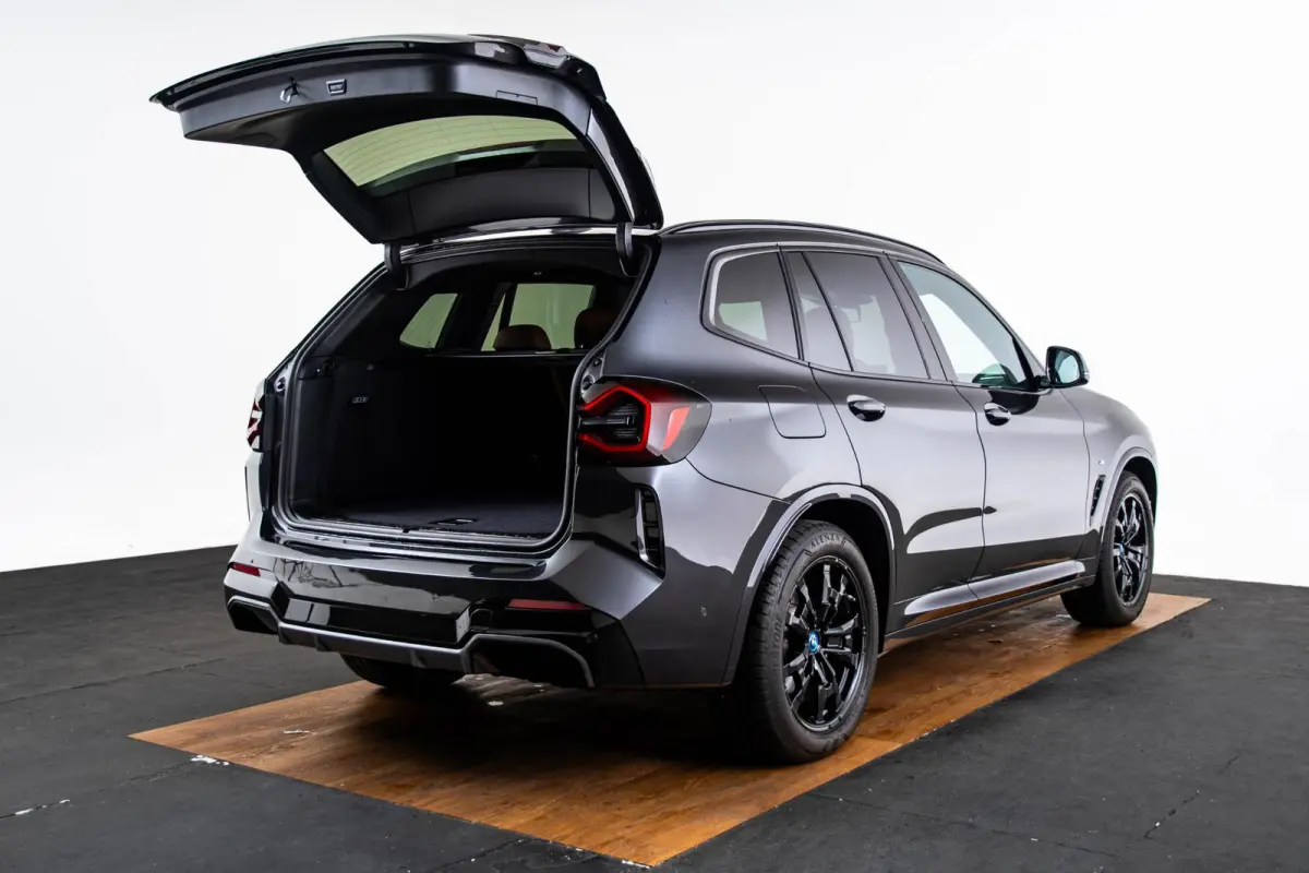 Executive 80 kWh Sportstoelen - stoelverwarming - Getinte ruiten - Comfort acces - Ambiance verlichting - Driving Assistant Professional - Parking Pack - Active Guard/Protection -