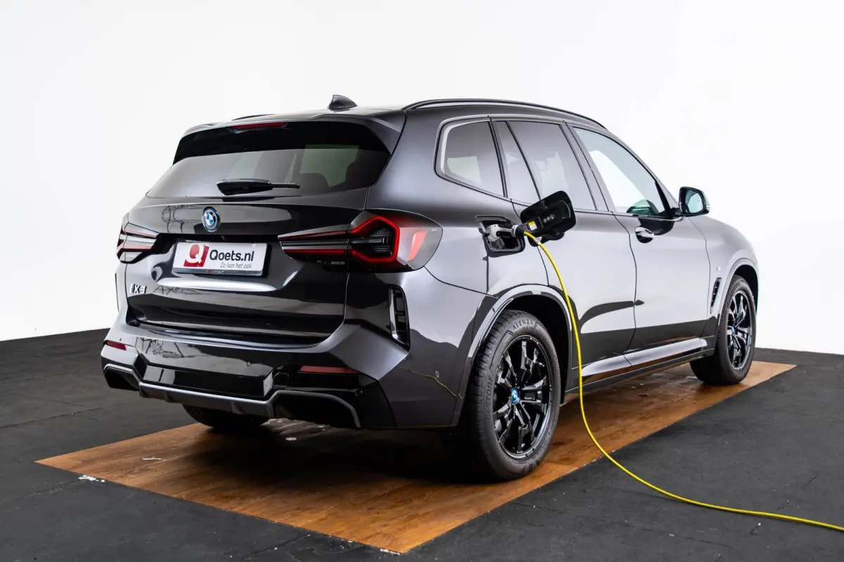 Executive 80 kWh Sportstoelen - stoelverwarming - Getinte ruiten - Comfort acces - Ambiance verlichting - Driving Assistant Professional - Parking Pack - Active Guard/Protection -