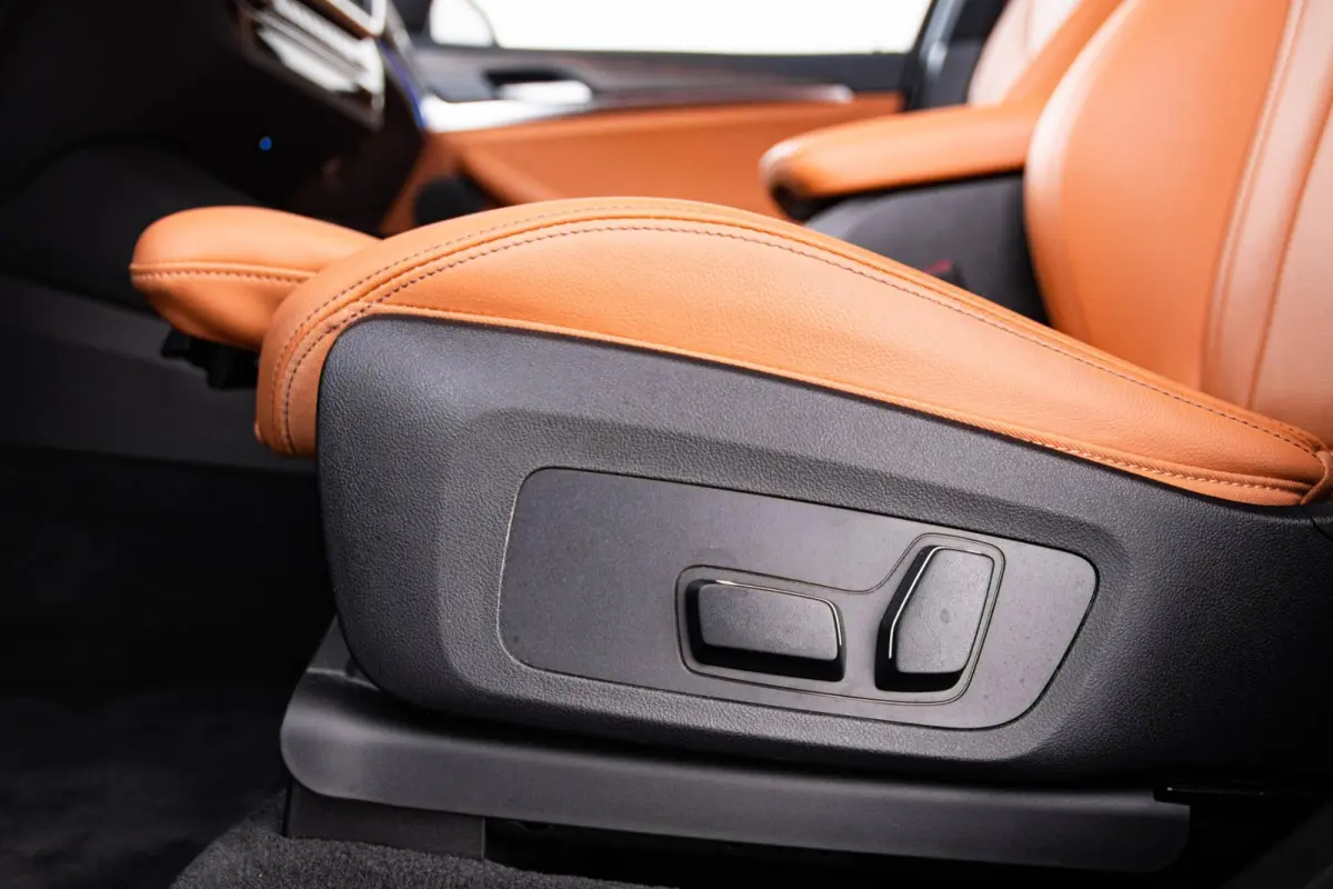 Executive 80 kWh Sportstoelen - stoelverwarming - Getinte ruiten - Comfort acces - Ambiance verlichting - Driving Assistant Professional - Parking Pack - Active Guard/Protection -