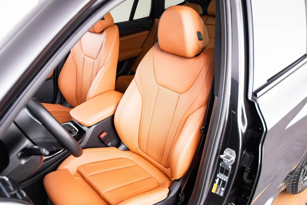 Executive 80 kWh Sportstoelen - stoelverwarming - Getinte ruiten - Comfort acces - Ambiance verlichting - Driving Assistant Professional - Parking Pack - Active Guard/Protection -