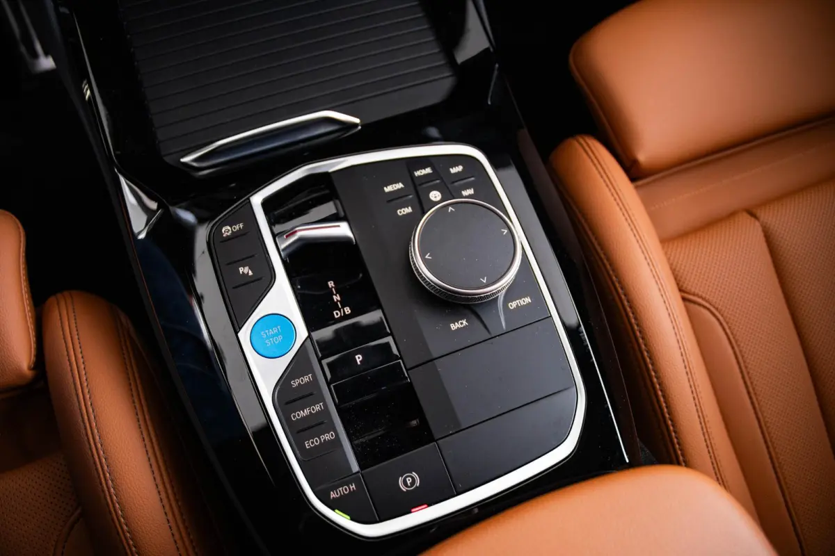 Executive 80 kWh Sportstoelen - stoelverwarming - Getinte ruiten - Comfort acces - Ambiance verlichting - Driving Assistant Professional - Parking Pack - Active Guard/Protection -
