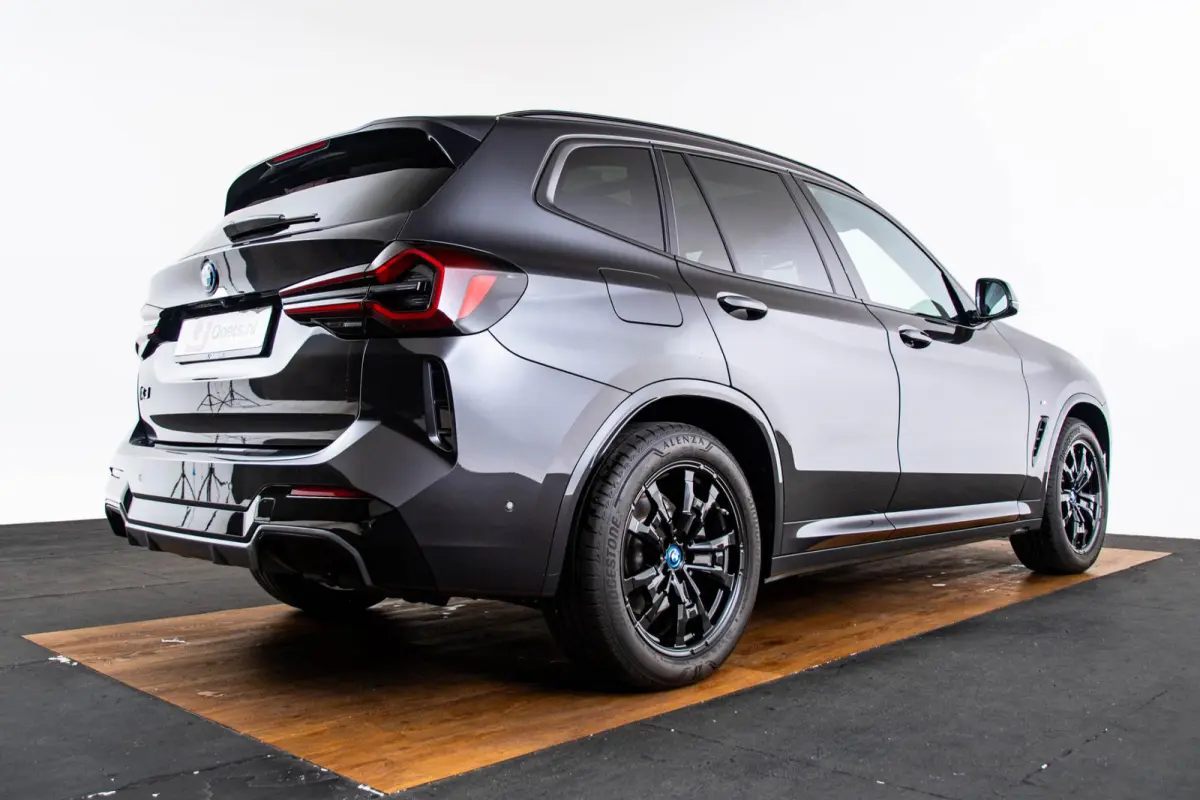 Executive 80 kWh Sportstoelen - stoelverwarming - Getinte ruiten - Comfort acces - Ambiance verlichting - Driving Assistant Professional - Parking Pack - Active Guard/Protection -