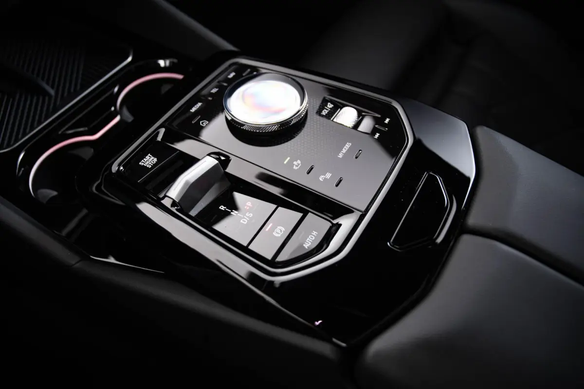 530e M Sport pro - Panoramadak - Driving Assistant Professional - head up - Stoelventilatie - stoelverwarming voor/achter - BMW Iconic Glow - Getinte Ruiten - Comfort Access - Active Guard -