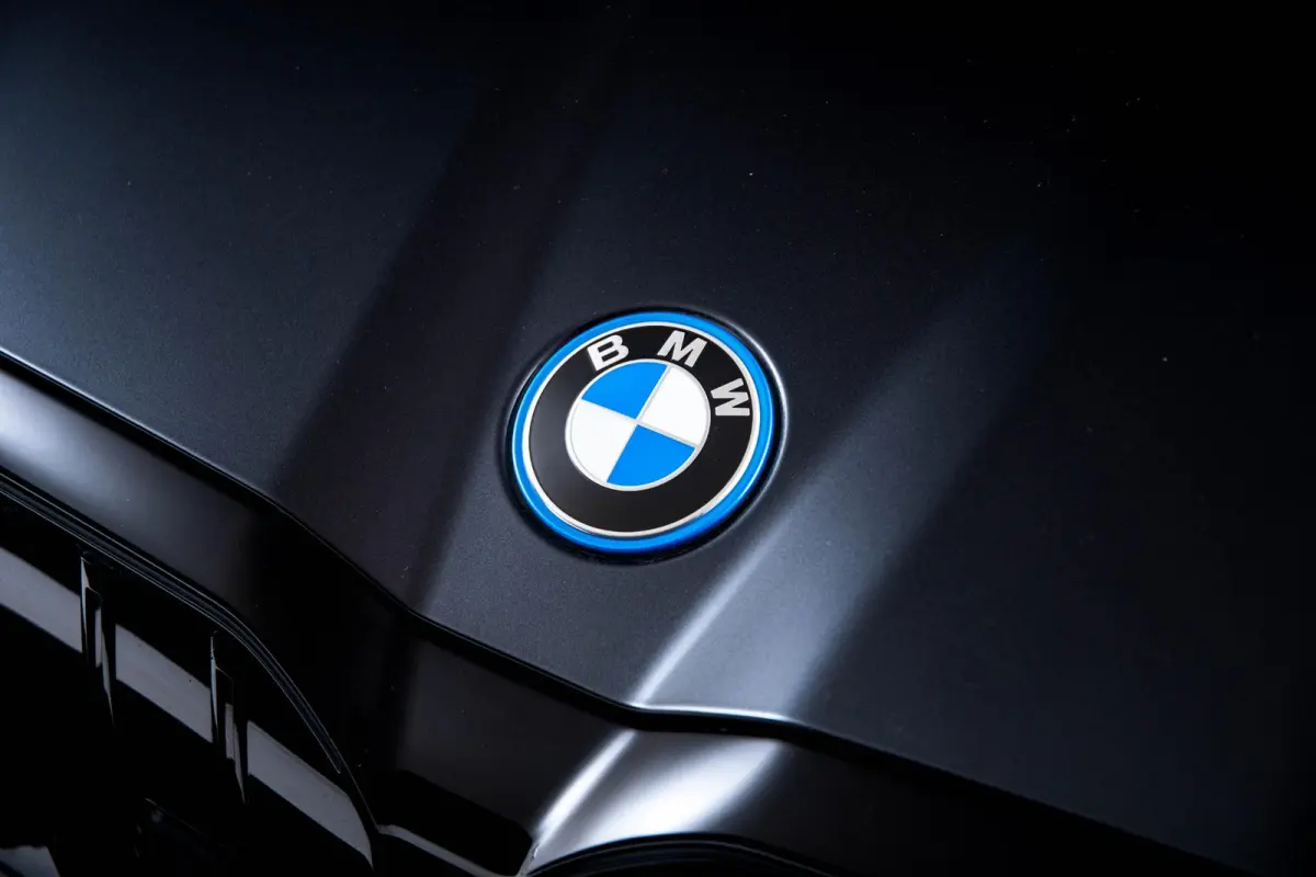 530e M Sport pro - Panoramadak - Driving Assistant Professional - head up - Stoelventilatie - stoelverwarming voor/achter - BMW Iconic Glow - Getinte Ruiten - Comfort Access - Active Guard -