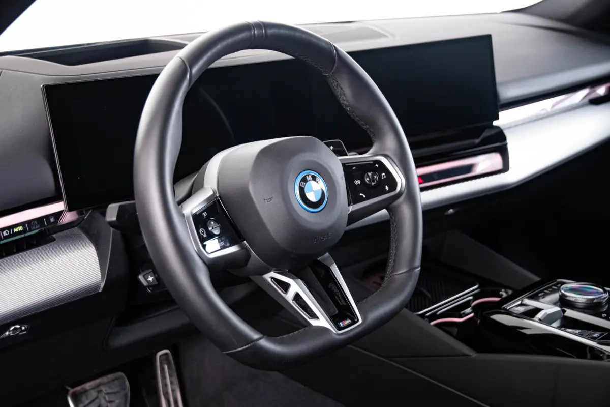 530e M Sport pro - Panoramadak - Driving Assistant Professional - head up - Stoelventilatie - stoelverwarming voor/achter - BMW Iconic Glow - Getinte Ruiten - Comfort Access - Active Guard -