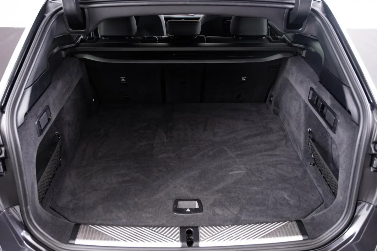 530e M Sport pro - Panoramadak - Driving Assistant Professional - head up - Stoelventilatie - stoelverwarming voor/achter - BMW Iconic Glow - Getinte Ruiten - Comfort Access - Active Guard -