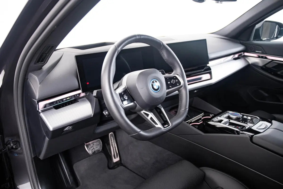 530e M Sport pro - Panoramadak - Driving Assistant Professional - head up - Stoelventilatie - stoelverwarming voor/achter - BMW Iconic Glow - Getinte Ruiten - Comfort Access - Active Guard -