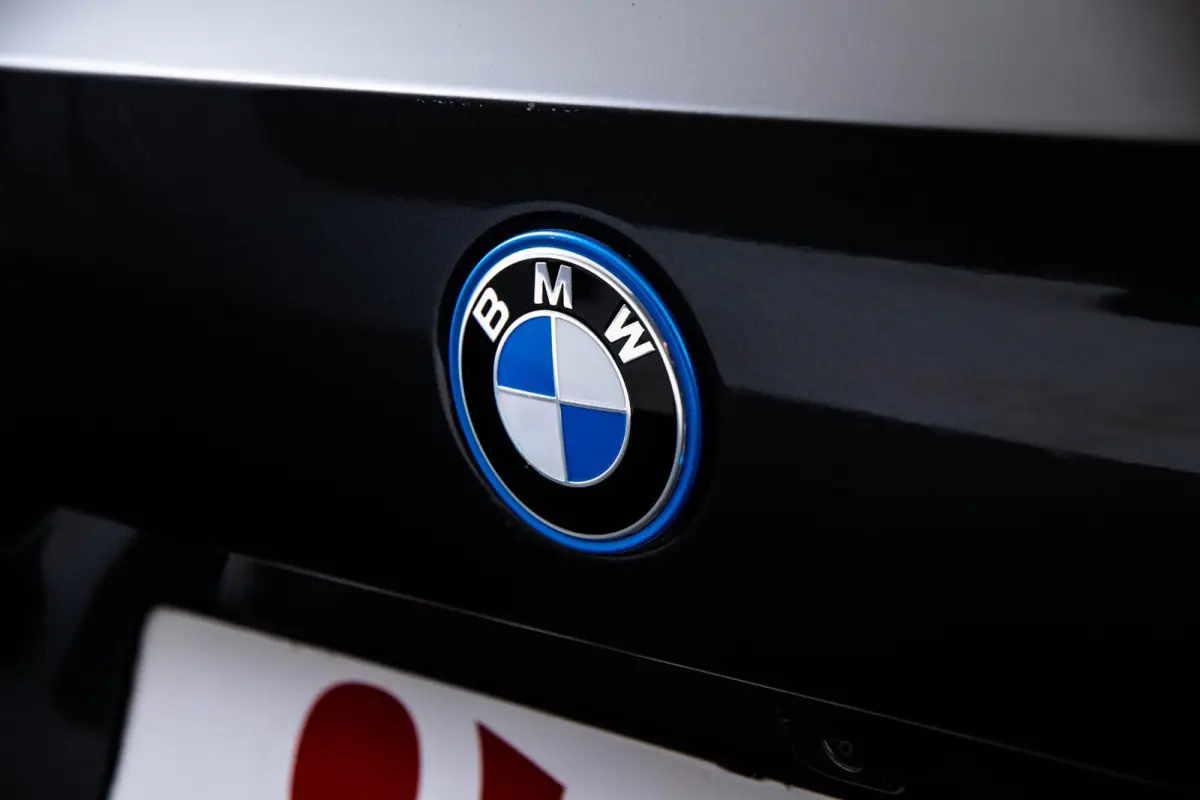 530e M Sport pro - Panoramadak - Driving Assistant Professional - head up - Stoelventilatie - stoelverwarming voor/achter - BMW Iconic Glow - Getinte Ruiten - Comfort Access - Active Guard -