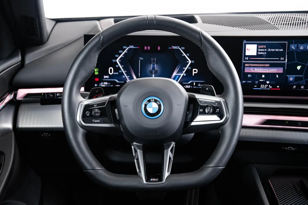 530e M Sport pro - Panoramadak - Driving Assistant Professional - head up - Stoelventilatie - stoelverwarming voor/achter - BMW Iconic Glow - Getinte Ruiten - Comfort Access - Active Guard -