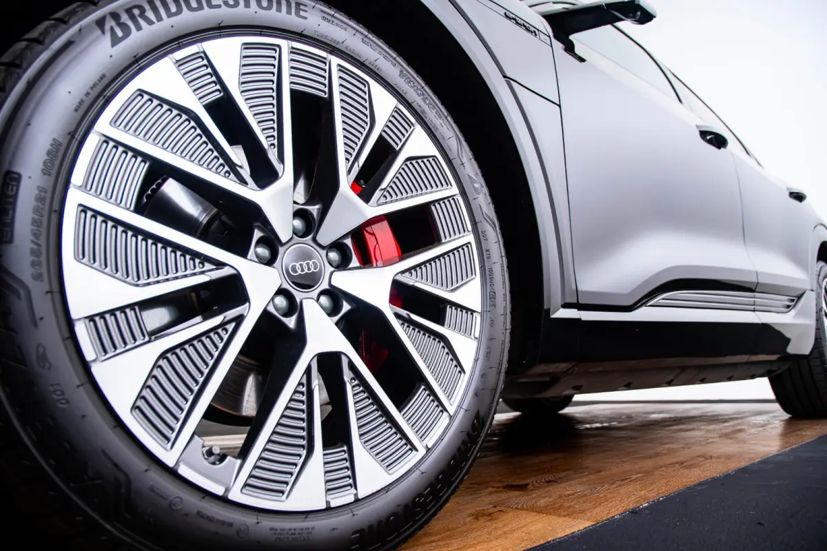 55 quattro S Edition 115 kWh Panoramadak - Adaptieve Cruise Control - Audi virtual mirrors - Stoelverwarming vóór - Elektrisch verstelbaar stuurwiel - Uitgebreide interieurvoorverwarming -