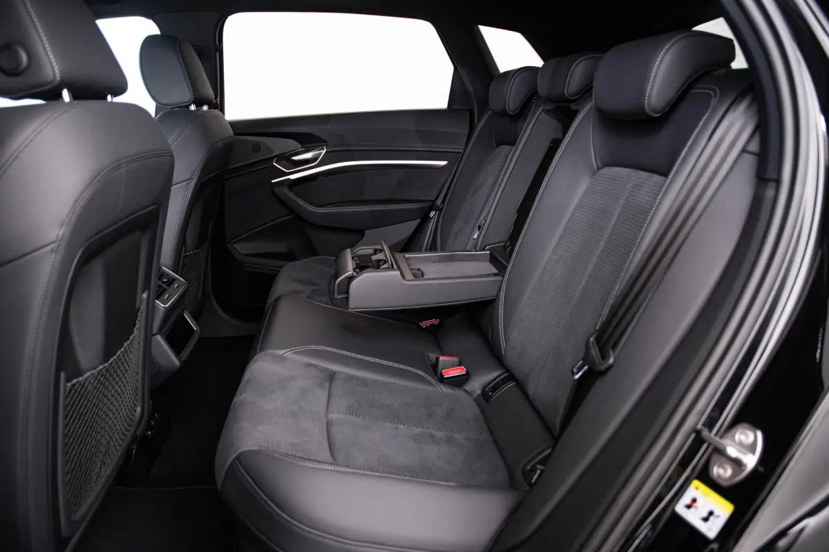 55 quattro S Edition 115 kWh Panoramadak - Adaptieve Cruise Control - Audi virtual mirrors - Stoelverwarming vóór - Elektrisch verstelbaar stuurwiel - Uitgebreide interieurvoorverwarming -