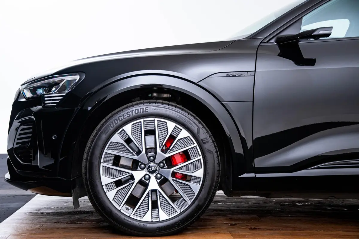 55 quattro S Edition 115 kWh Panoramadak - Adaptieve Cruise Control - Audi virtual mirrors - Stoelverwarming vóór - Elektrisch verstelbaar stuurwiel - Uitgebreide interieurvoorverwarming -