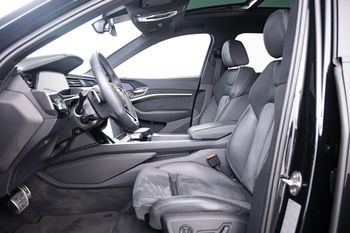 55 quattro S Edition 115 kWh Panoramadak - Adaptieve Cruise Control - Audi virtual mirrors - Stoelverwarming vóór - Elektrisch verstelbaar stuurwiel - Uitgebreide interieurvoorverwarming -