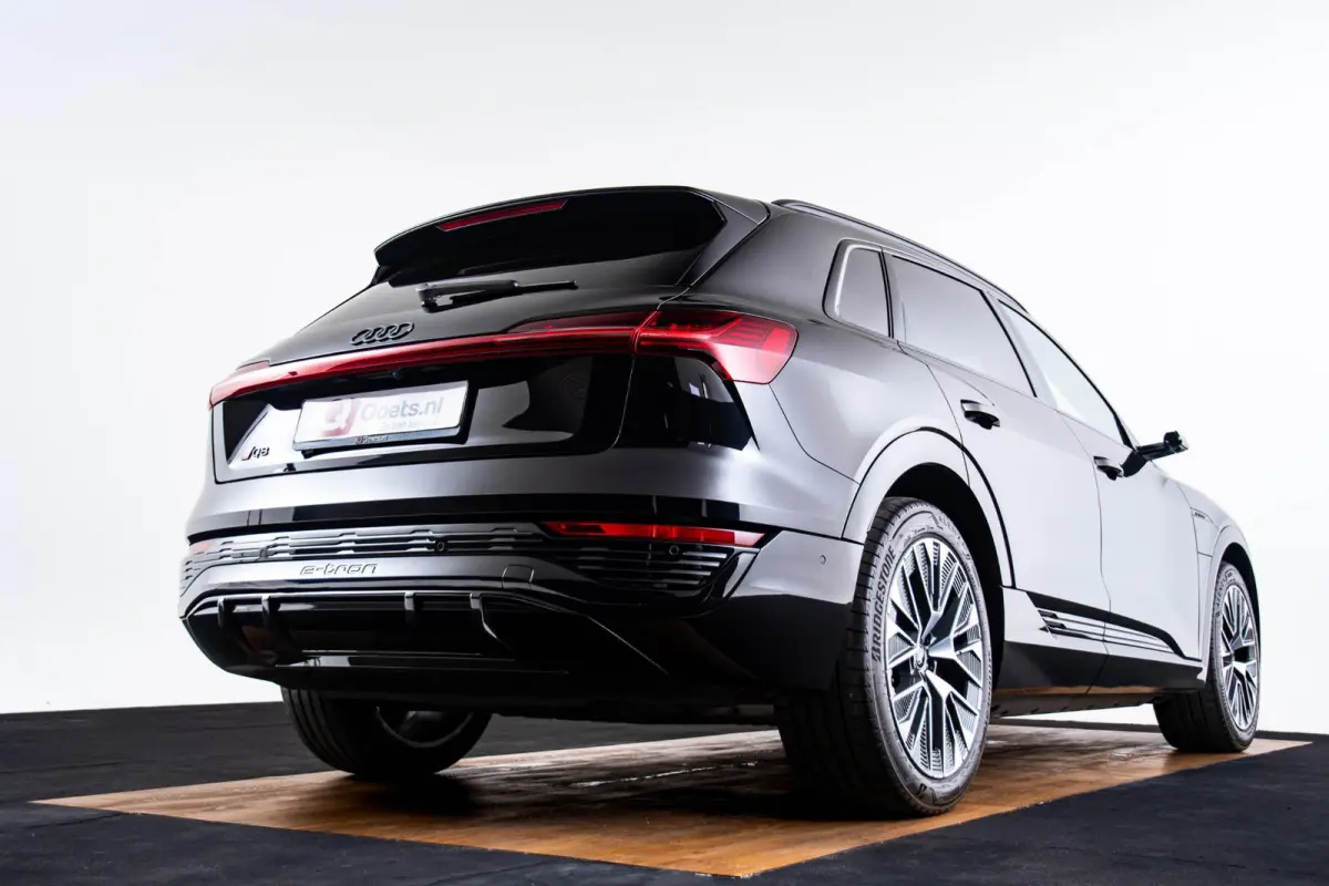 55 quattro S Edition 115 kWh Panoramadak - Adaptieve Cruise Control - Audi virtual mirrors - Stoelverwarming vóór - Elektrisch verstelbaar stuurwiel - Uitgebreide interieurvoorverwarming -