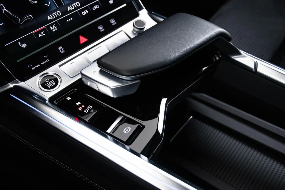 55 quattro S Edition 115 kWh Panoramadak - Adaptieve Cruise Control - Audi virtual mirrors - Stoelverwarming vóór - Elektrisch verstelbaar stuurwiel - Uitgebreide interieurvoorverwarming -