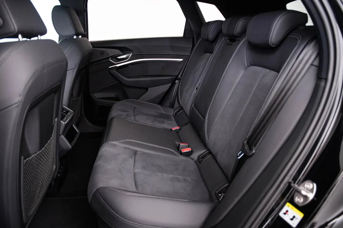 55 quattro S Edition 115 kWh Panoramadak - Adaptieve Cruise Control - Audi virtual mirrors - Stoelverwarming vóór - Elektrisch verstelbaar stuurwiel - Uitgebreide interieurvoorverwarming -
