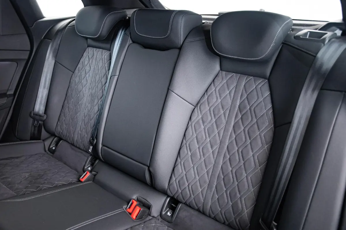 50 quattro Advanced edition 77 kWh Interieurpakket S line - Trekhaak - Comfortpakket plus - MMI navigatie pro - Assistentiepakket plus - Dynamic pakket plus - Veiligheidspakket plus - Sonos 