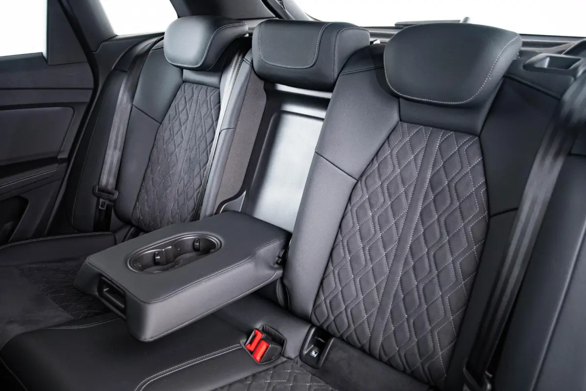 50 quattro Advanced edition 77 kWh Interieurpakket S line - Trekhaak - Comfortpakket plus - MMI navigatie pro - Assistentiepakket plus - Dynamic pakket plus - Veiligheidspakket plus - Sonos 
