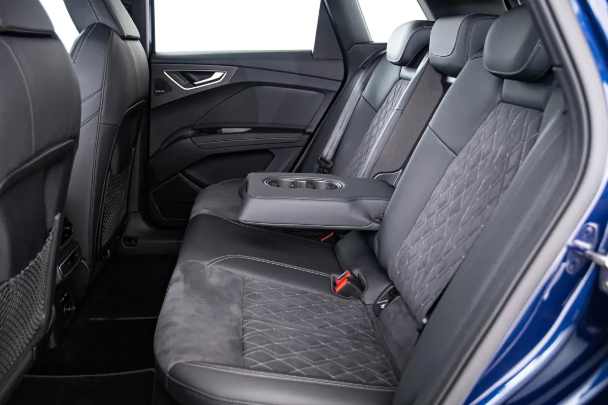 50 quattro Advanced edition 77 kWh Interieurpakket S line - Trekhaak - Comfortpakket plus - MMI navigatie pro - Assistentiepakket plus - Dynamic pakket plus - Veiligheidspakket plus - Sonos 