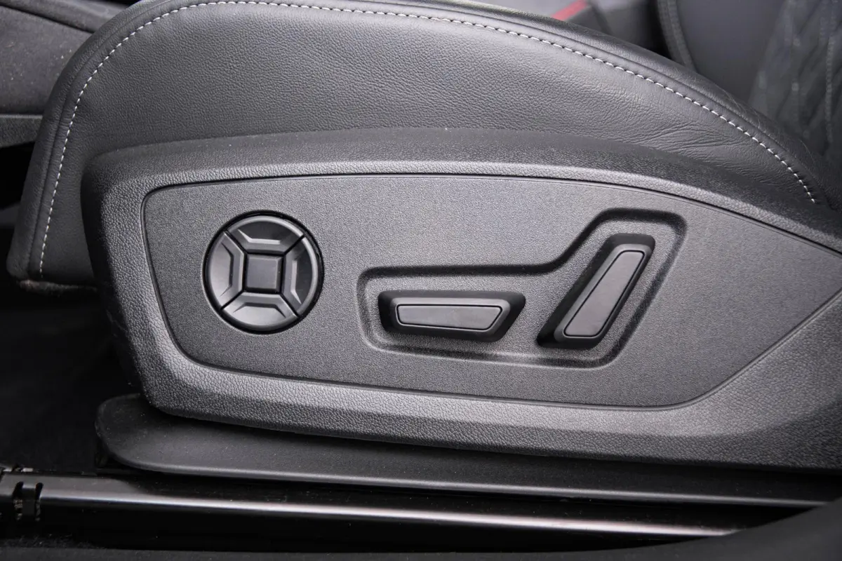 50 quattro Advanced edition 77 kWh Interieurpakket S line - Trekhaak - Comfortpakket plus - MMI navigatie pro - Assistentiepakket plus - Dynamic pakket plus - Veiligheidspakket plus - Sonos 