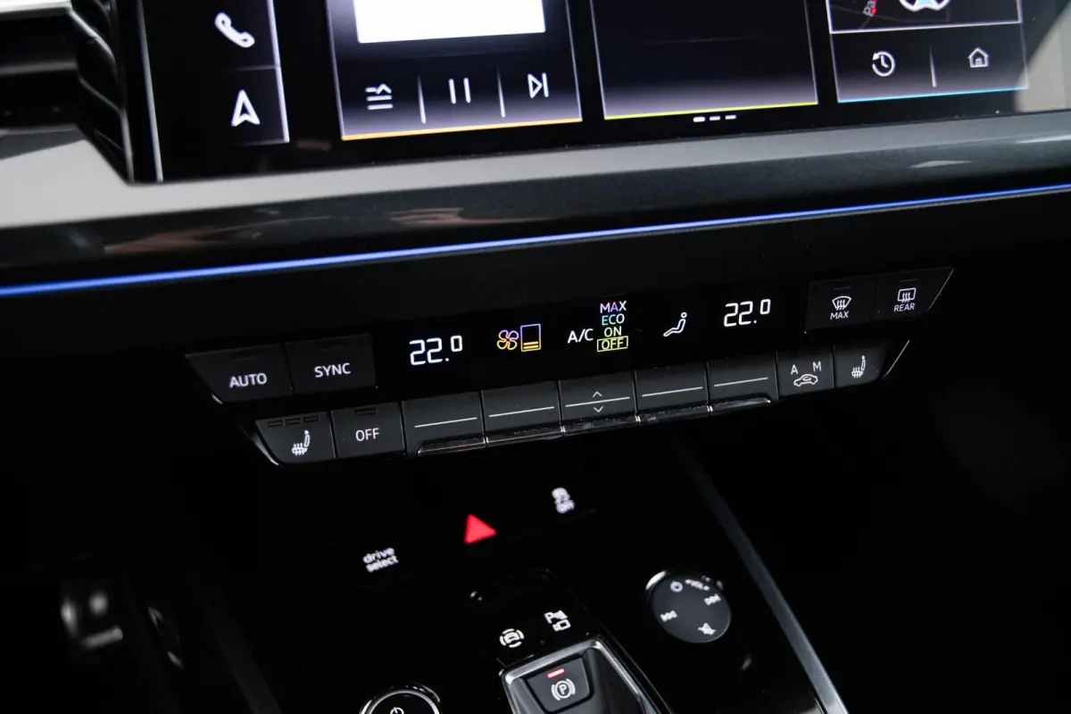 50 quattro Advanced edition 77 kWh Interieurpakket S line - Trekhaak - Comfortpakket plus - MMI navigatie pro - Assistentiepakket plus - Dynamic pakket plus - Veiligheidspakket plus - Sonos 