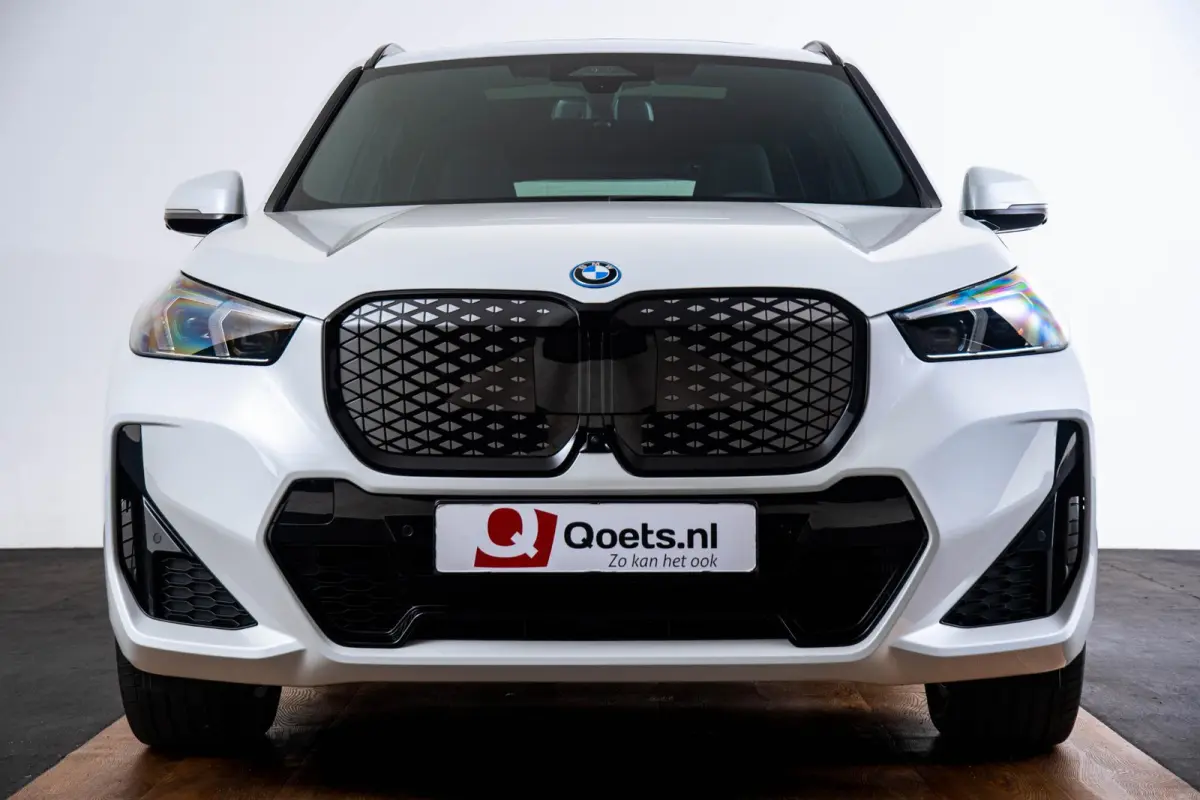 eDrive20 67 kWh M Sport - Panoramadak - Driving Assistant Plus - Head up - Getinte ruiten - Comfort Access - Elektrisch verwarmde voorstoelen - sportstoelen - Grootlichtassistent -