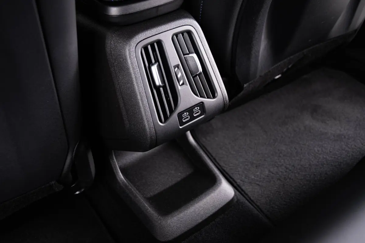 eDrive20 67 kWh M Sport - Panoramadak - Driving Assistant Plus - Head up - Getinte ruiten - Comfort Access - Elektrisch verwarmde voorstoelen - sportstoelen - Grootlichtassistent -
