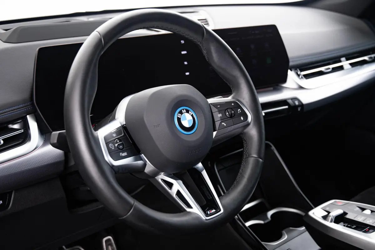 eDrive20 67 kWh M Sport - Panoramadak - Driving Assistant Plus - Head up - Getinte ruiten - Comfort Access - Elektrisch verwarmde voorstoelen - sportstoelen - Grootlichtassistent -