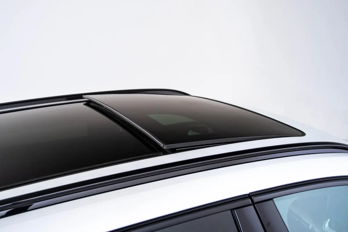 eDrive20 67 kWh M Sport - Panoramadak - Driving Assistant Plus - Head up - Getinte ruiten - Comfort Access - Elektrisch verwarmde voorstoelen - sportstoelen - Grootlichtassistent -