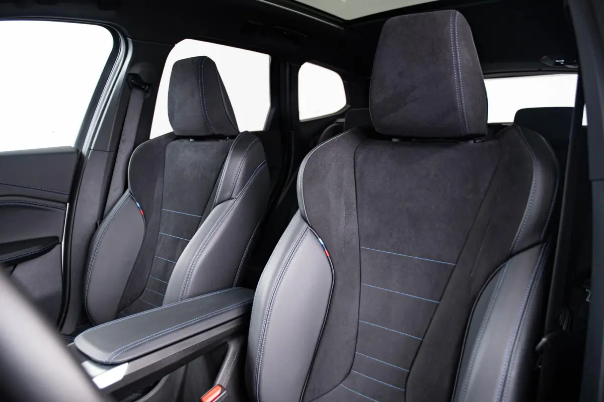 eDrive20 67 kWh M Sport - Panoramadak - Driving Assistant Plus - Head up - Getinte ruiten - Comfort Access - Elektrisch verwarmde voorstoelen - sportstoelen - Grootlichtassistent -