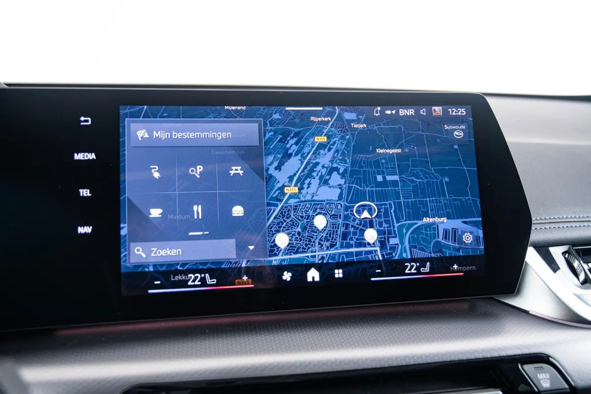 eDrive20 67 kWh M Sport - Panoramadak - Driving Assistant Plus - Head up - Getinte ruiten - Comfort Access - Elektrisch verwarmde voorstoelen - sportstoelen - Grootlichtassistent -