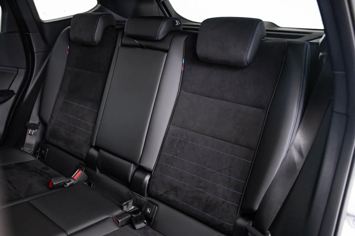 eDrive20 67 kWh M Sport - Panoramadak - Driving Assistant Plus - Head up - Getinte ruiten - Comfort Access - Elektrisch verwarmde voorstoelen - sportstoelen - Grootlichtassistent -