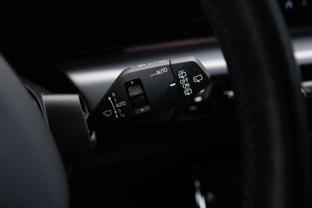 eDrive20 67 kWh M Sport - Panoramadak - Driving Assistant Plus - Head up - Getinte ruiten - Comfort Access - Elektrisch verwarmde voorstoelen - sportstoelen - Grootlichtassistent -