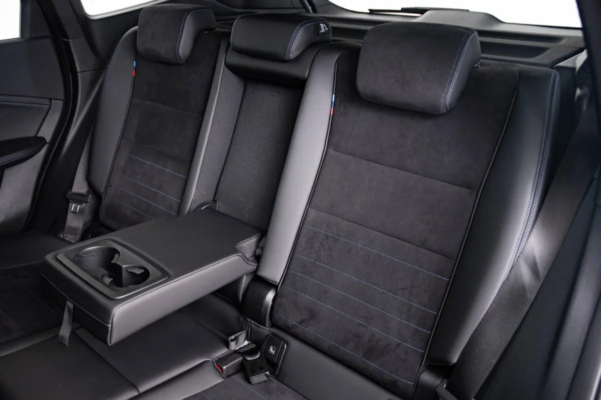 eDrive20 67 kWh M Sport - Panoramadak - Driving Assistant Plus - Head up - Getinte ruiten - Comfort Access - Elektrisch verwarmde voorstoelen - sportstoelen - Grootlichtassistent -