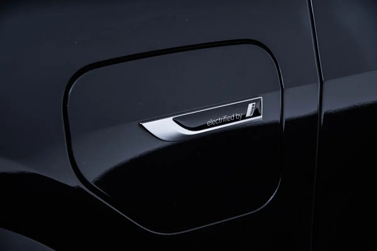 xDrive45e High Executive M-sport - Panoramadak - 21 inch - Comfortstoelen - Comfort Access - Parking Assistant - HiFi System