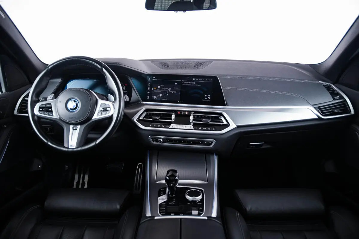 xDrive45e High Executive M-sport - Panoramadak - 21 inch - Comfortstoelen - Comfort Access - Parking Assistant - HiFi System