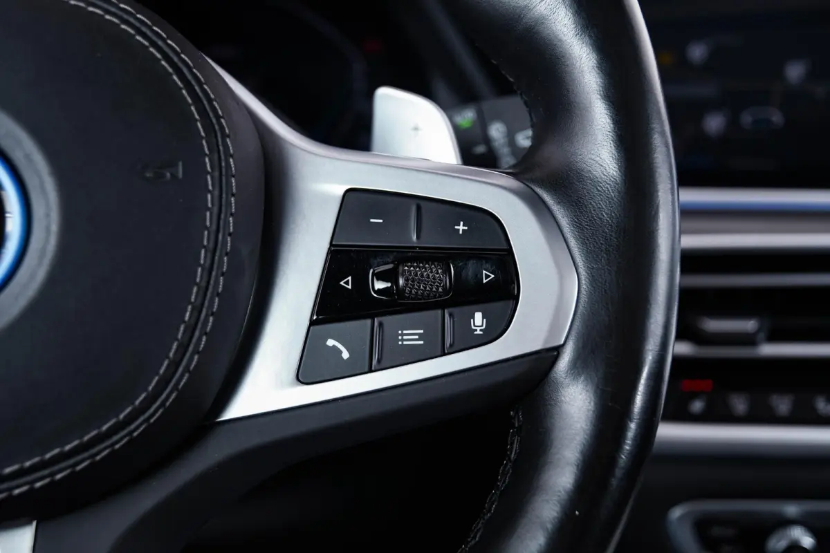 xDrive45e High Executive M-sport - Panoramadak - 21 inch - Comfortstoelen - Comfort Access - Parking Assistant - HiFi System