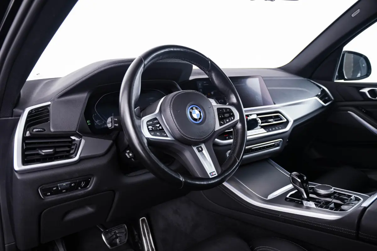 xDrive45e High Executive M-sport - Panoramadak - 21 inch - Comfortstoelen - Comfort Access - Parking Assistant - HiFi System