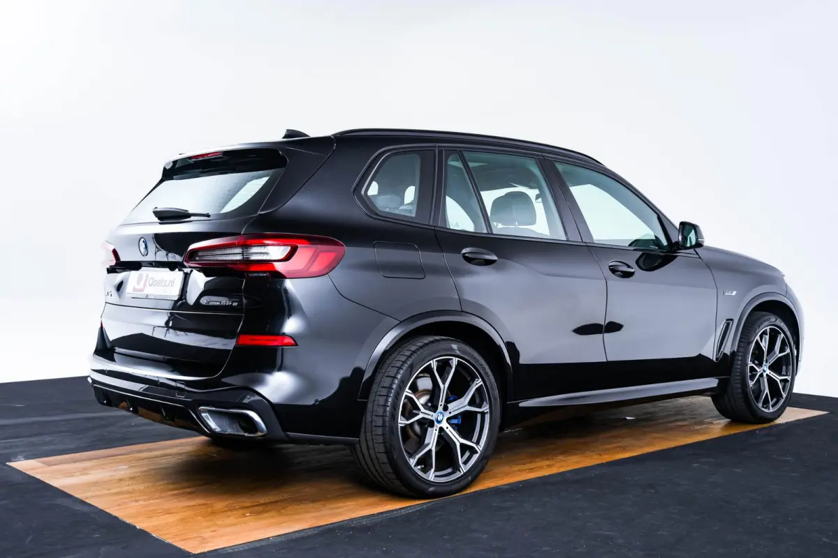 xDrive45e High Executive M-sport - Panoramadak - 21 inch - Comfortstoelen - Comfort Access - Parking Assistant - HiFi System