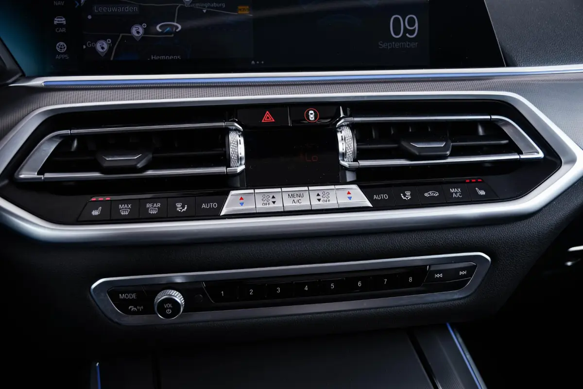 xDrive45e High Executive M-sport - Panoramadak - 21 inch - Comfortstoelen - Comfort Access - Parking Assistant - HiFi System
