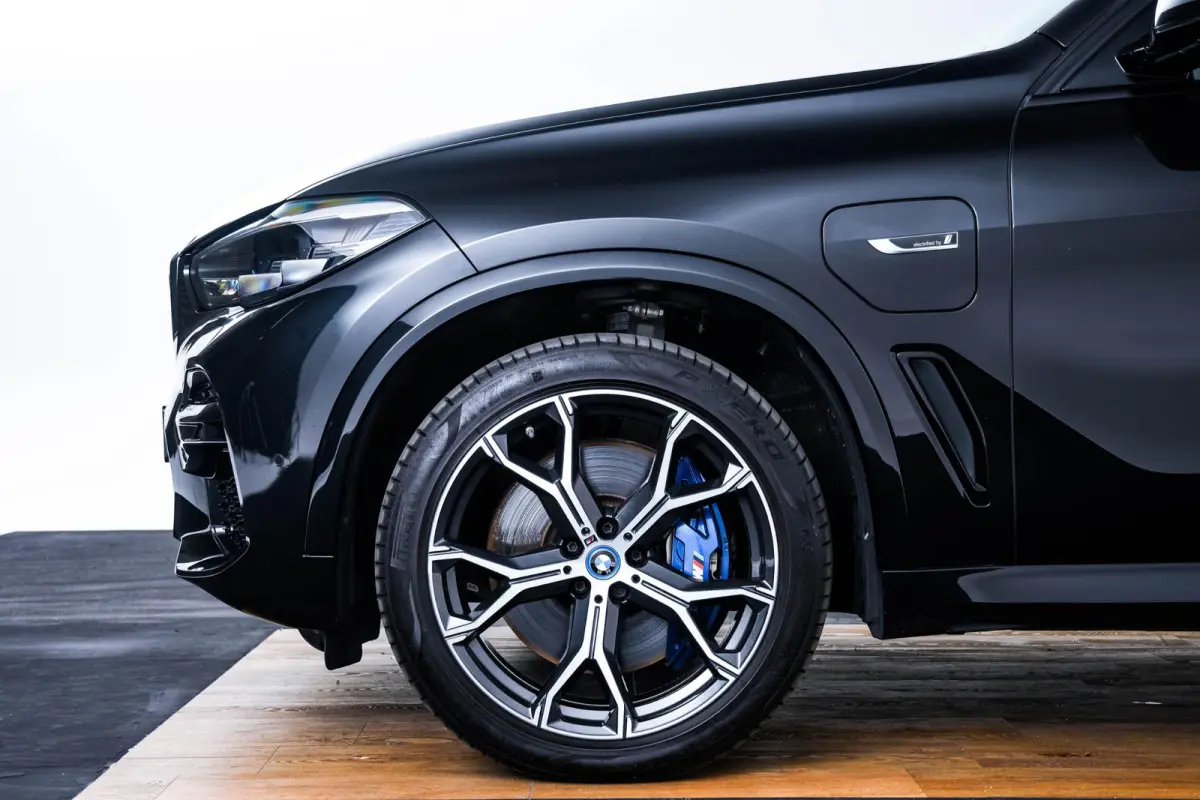 xDrive45e High Executive M-sport - Panoramadak - 21 inch - Comfortstoelen - Comfort Access - Parking Assistant - HiFi System