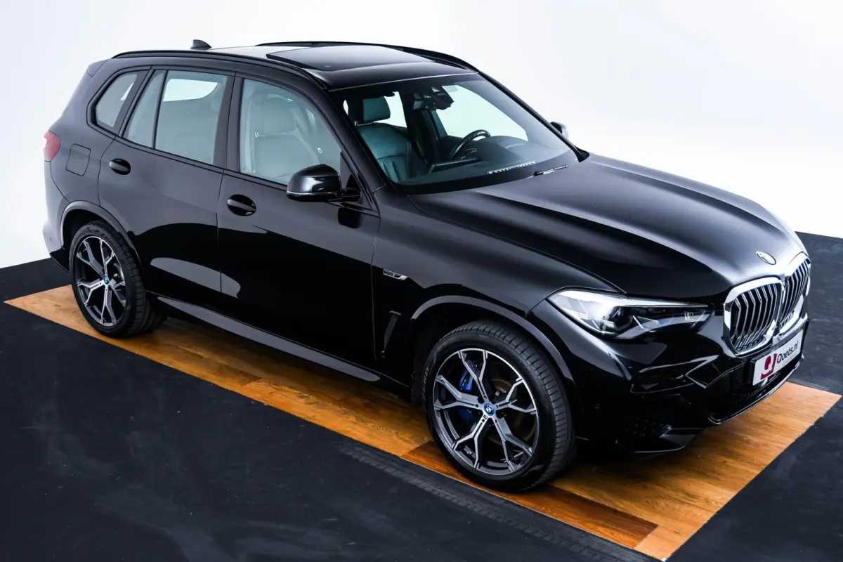 xDrive45e High Executive M-sport - Panoramadak - 21 inch - Comfortstoelen - Comfort Access - Parking Assistant - HiFi System