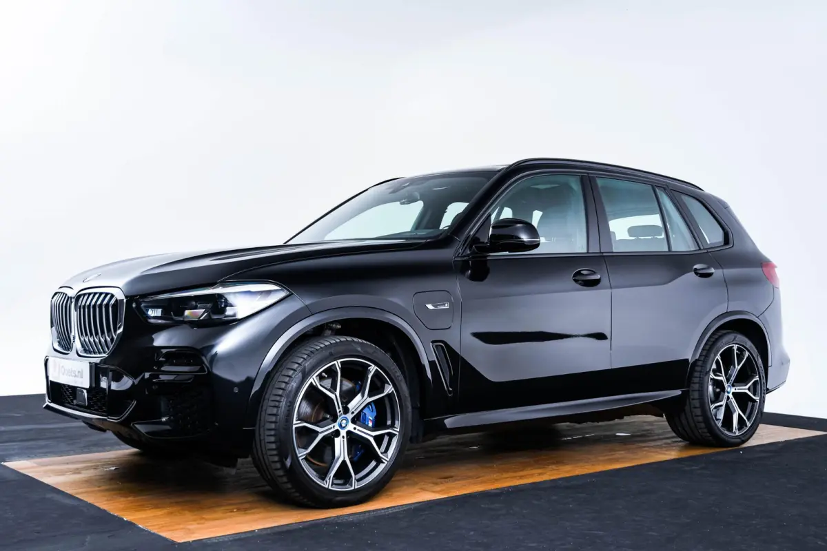xDrive45e High Executive M-sport - Panoramadak - 21 inch - Comfortstoelen - Comfort Access - Parking Assistant - HiFi System