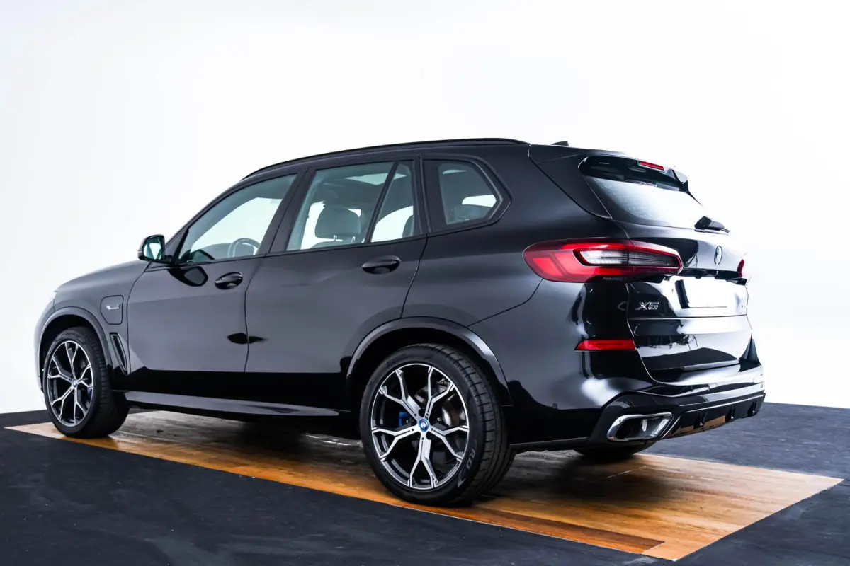 xDrive45e High Executive M-sport - Panoramadak - 21 inch - Comfortstoelen - Comfort Access - Parking Assistant - HiFi System
