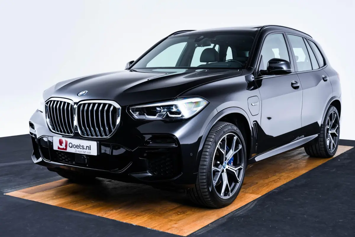 xDrive45e High Executive M-sport - Panoramadak - 21 inch - Comfortstoelen - Comfort Access - Parking Assistant - HiFi System